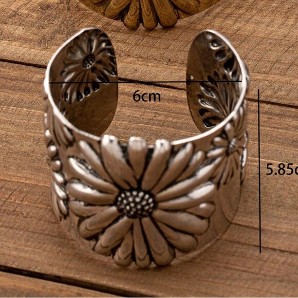 Boho Antique Gold Flower Cuff Bangle - Picture 4 of 4